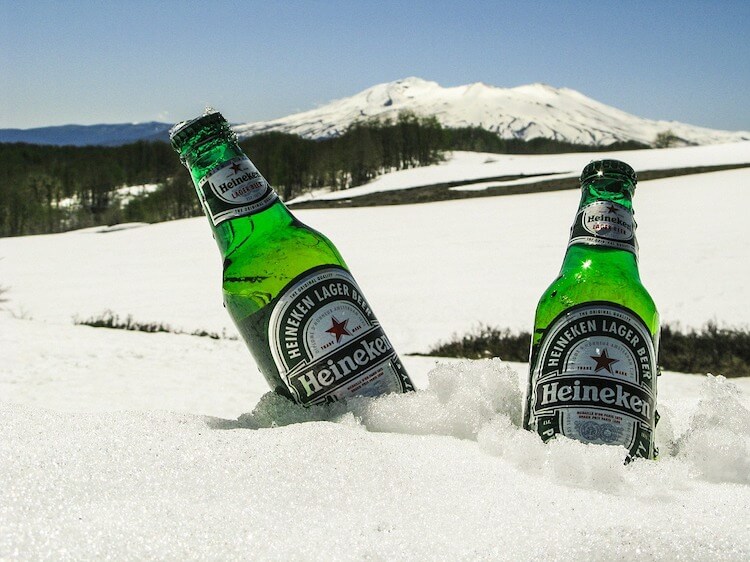 Bier im Schnee am Vatertag genießen