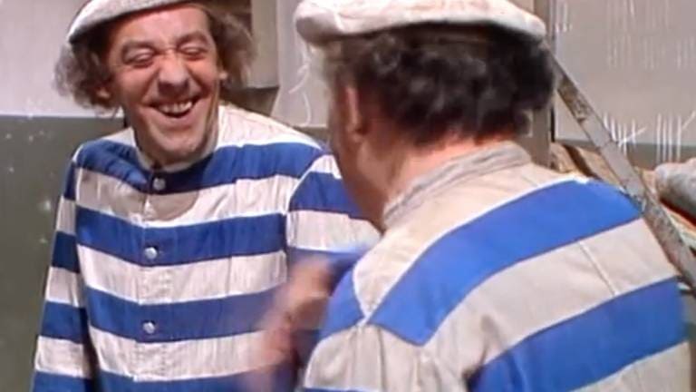 300+ witzige Sketche zum Nachspielen für deine Party!